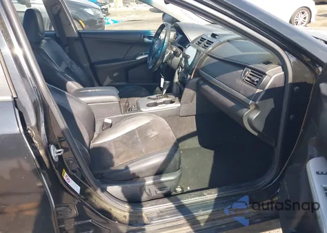 2014 Toyota Camry Se V6 z USA, uszkodzony, nr VIN 4T1BK1FK3EU544389